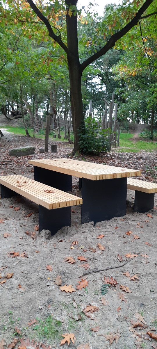 Nieuwe picknickbankjes bij de Koeberg